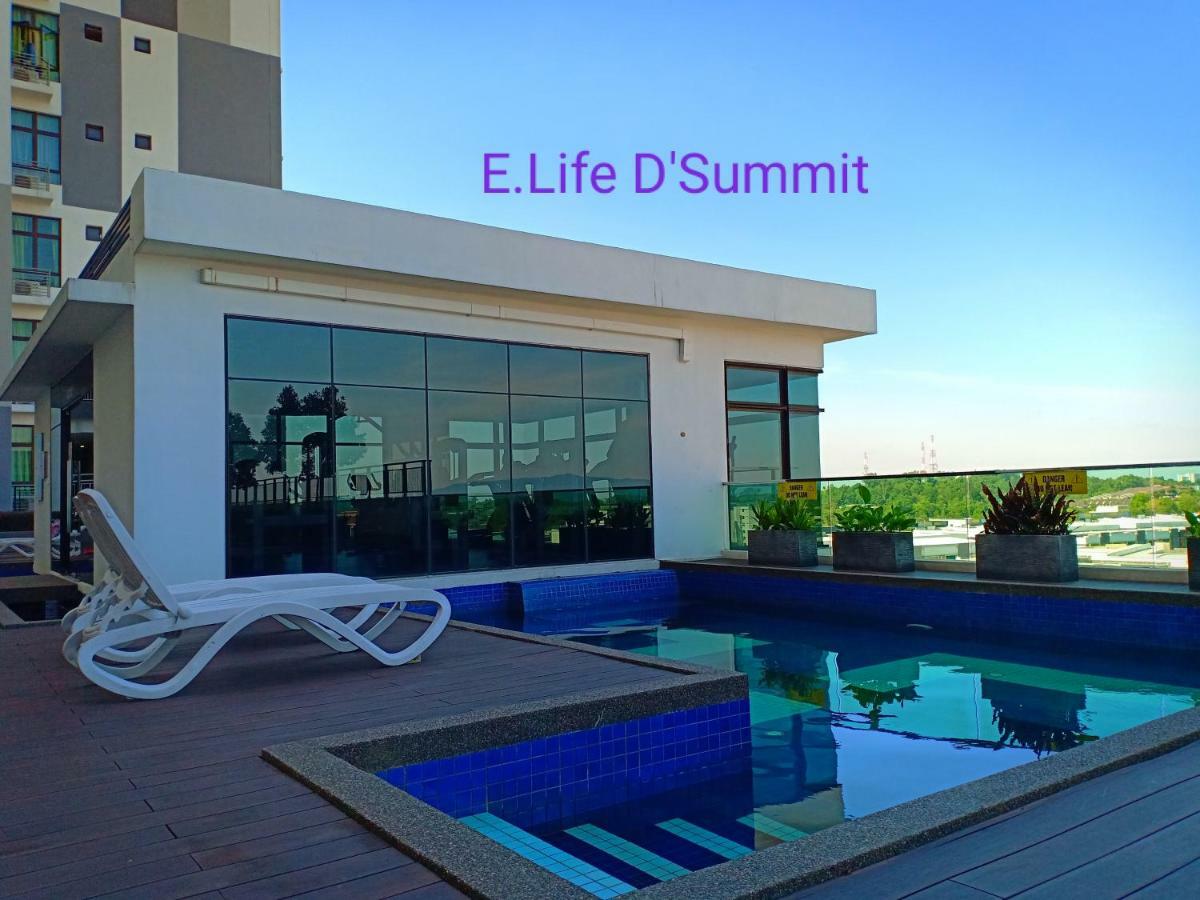 E Life D Summit Residences With Wifi & Netflix Johor Bahru Esterno foto